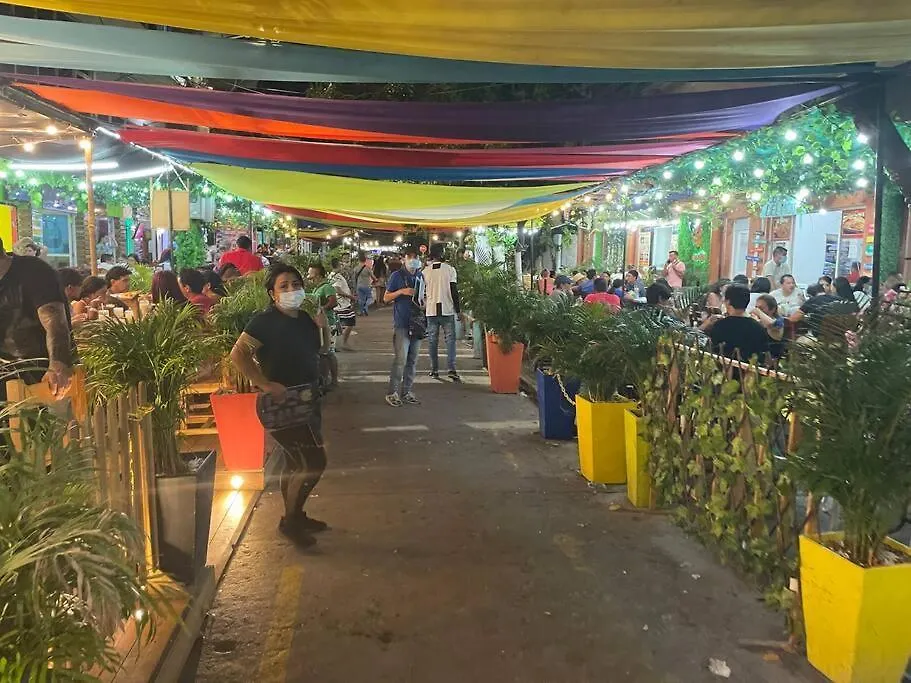Hermoso Con Piscina Y Playa Al Lado Del Comercio Del Rodadero Gaira Colombia